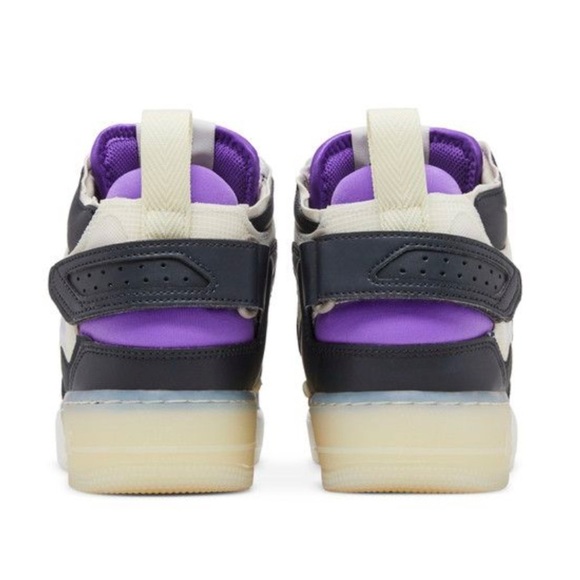 Nike 
Air Force 1
React 
‘Off noir action grape’
High top - Picture 3 of 10